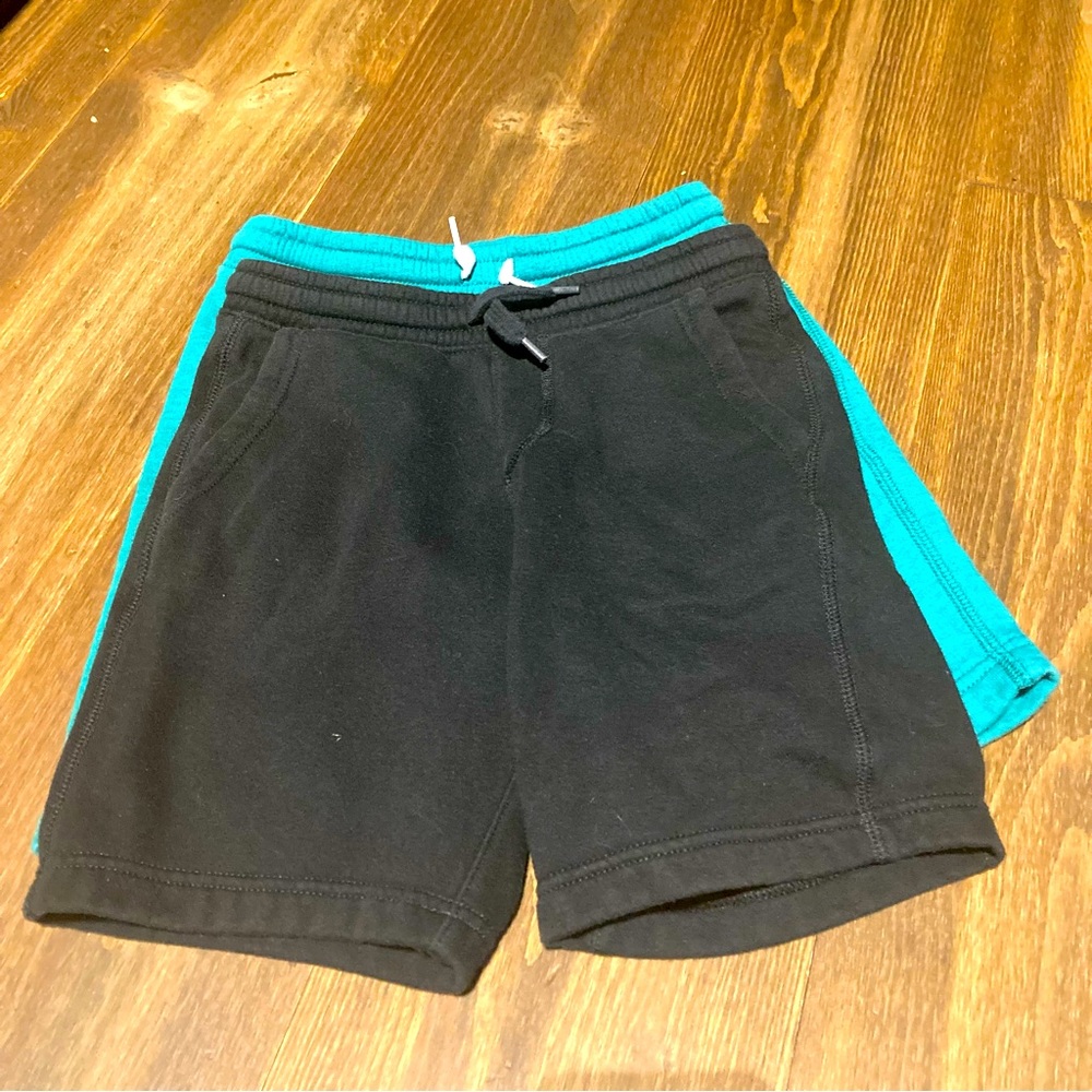 Old Navy boys jogger shorts size 8 (medium) 2-pack in black and green